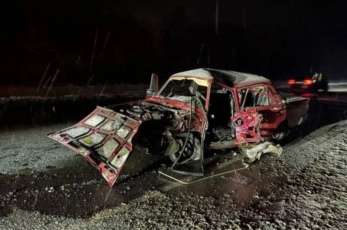    Вазовская «семерка» столкнулась с фурой на брянском участке трассы Р-120