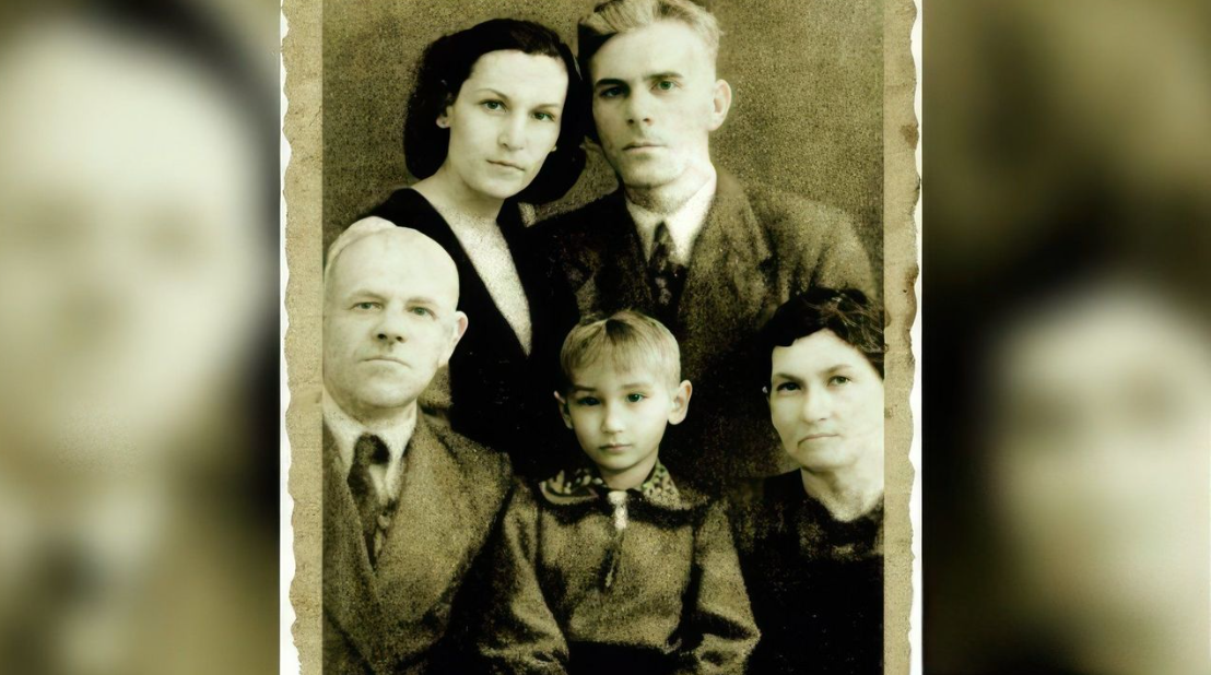 Леонид Филатов с родителями, бабушкой и дедушкой