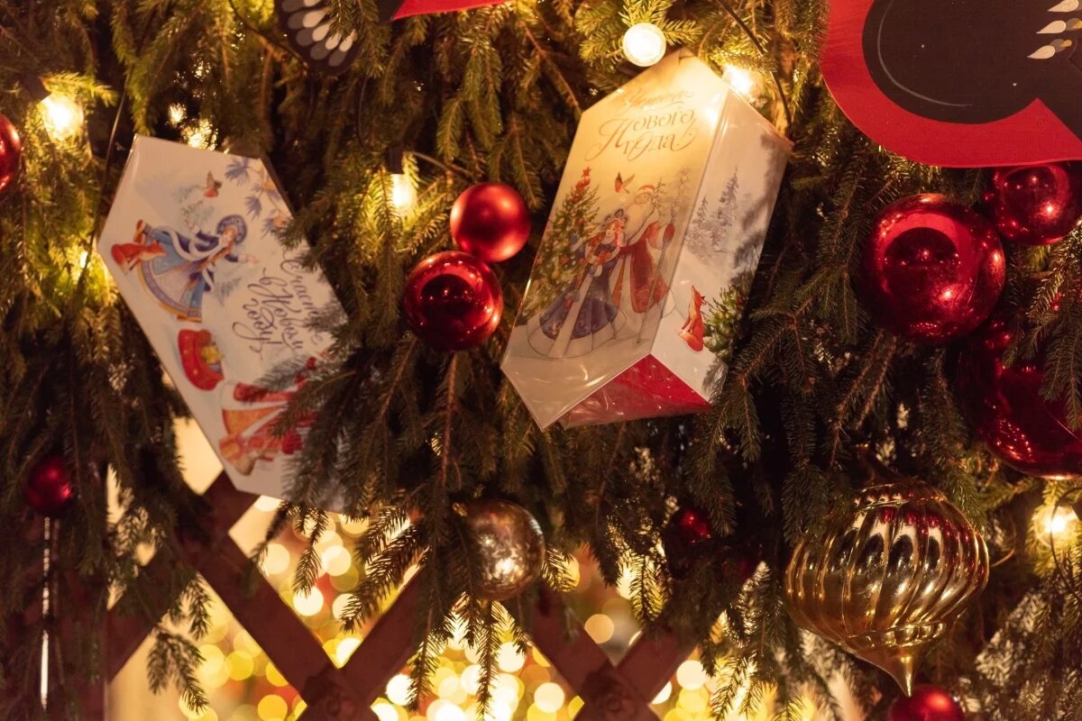    После праздников на улицах Пскова оставят часть украшений