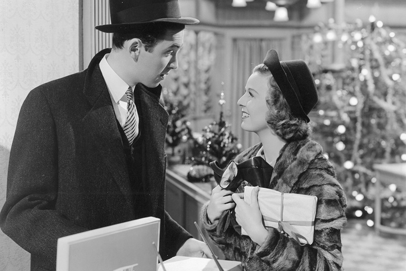 Кадр из фильма «Магазинчик за углом»