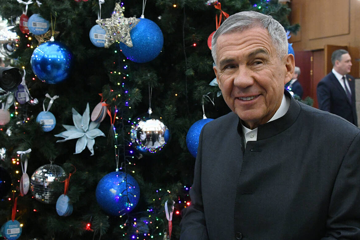 Рустам Минниханов принял участие во Всероссийской благотворительной акции «Елка желаний»Фото: rais.tatarstan.ru