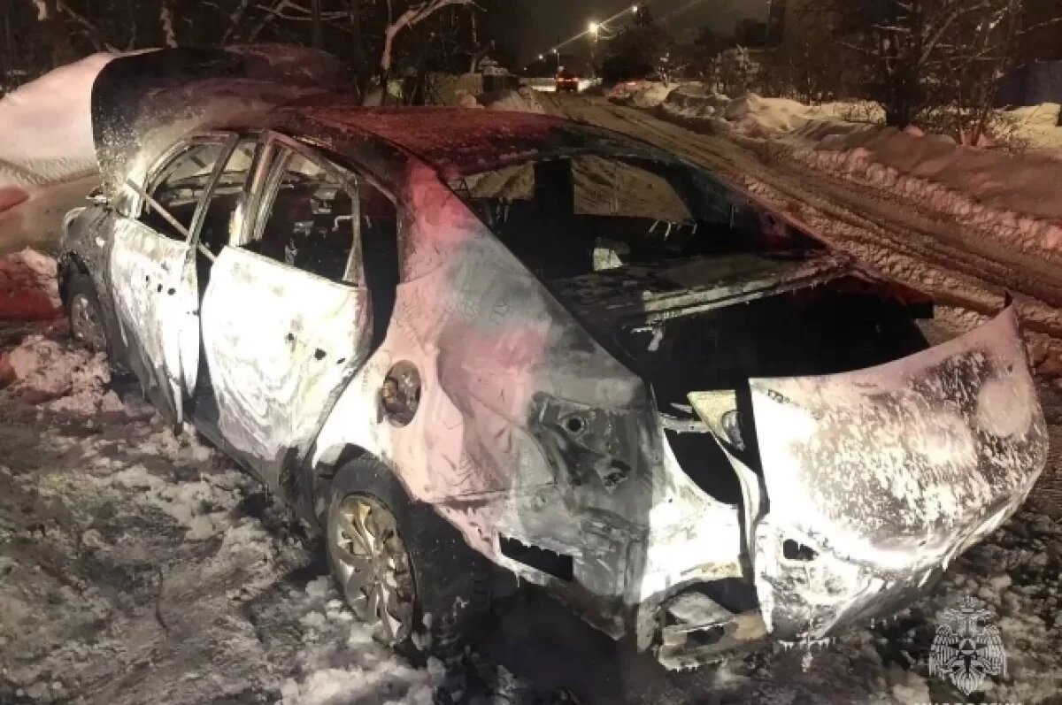    В Ижевске водитель чуть не погиб в загоревшейся во время движения машине