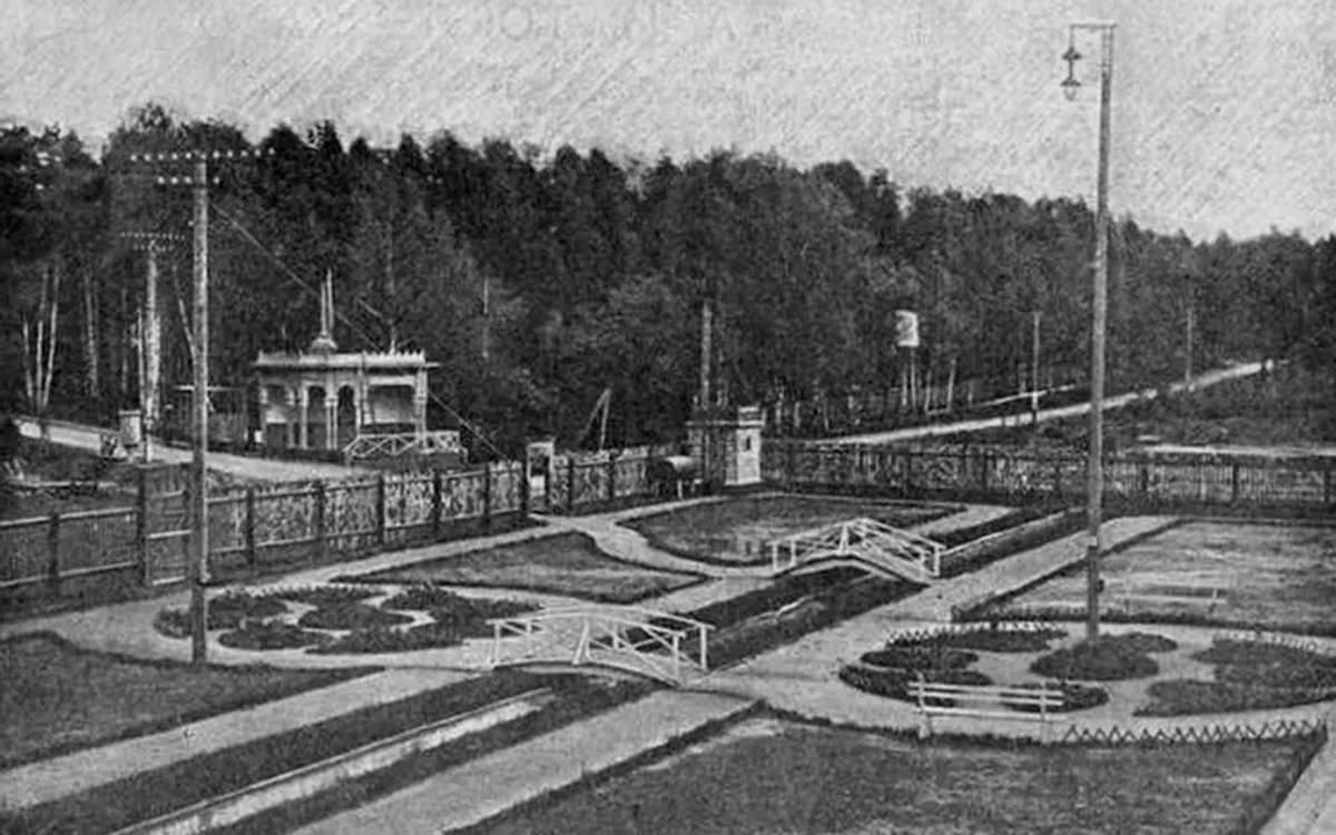 Вид на парк при платформе Новогиреево и на конный павильон с конкой, 1905–1906 годы. Источник: pastvu.com