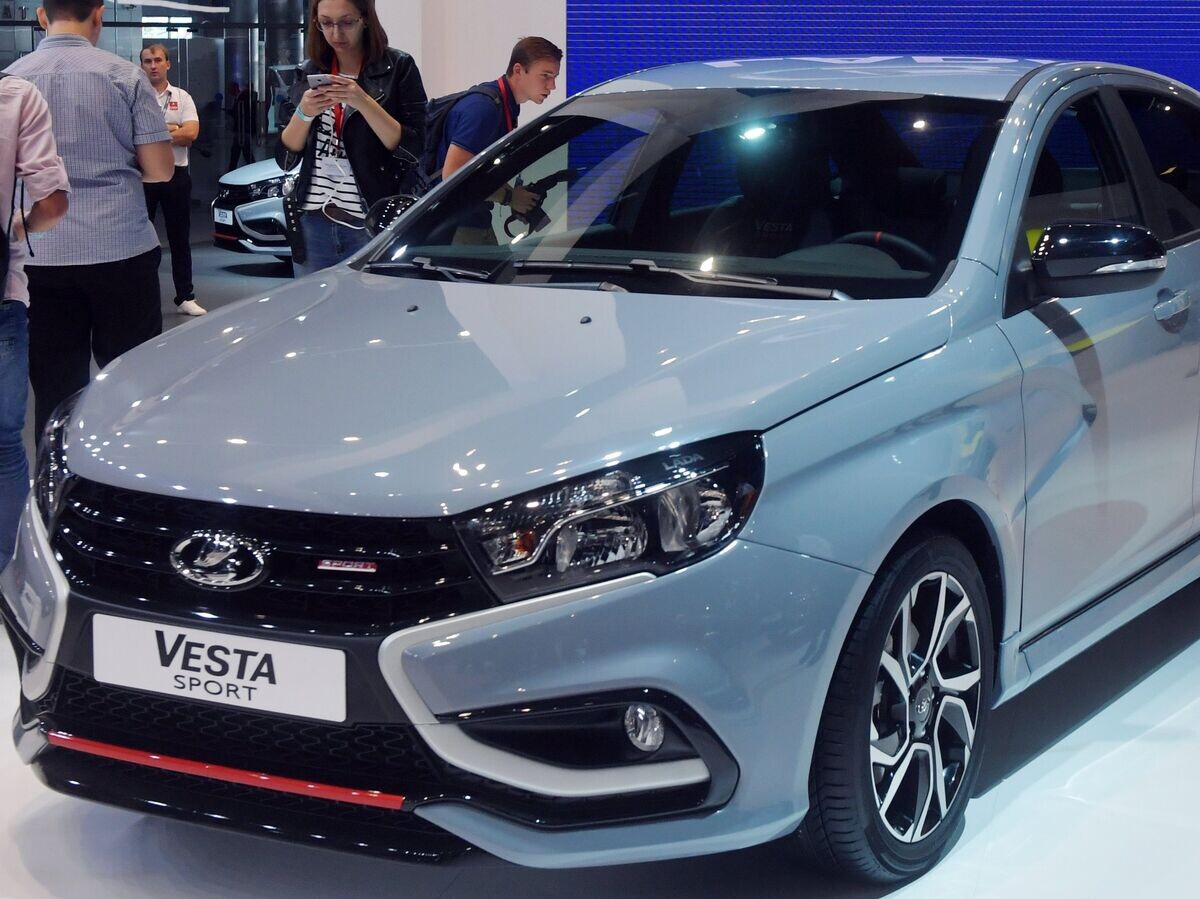    Автомобиль LADA Vesta Sport Concept на Московском международном автомобильном салоне 2018 | © РИА Новости / Алексей Куденко