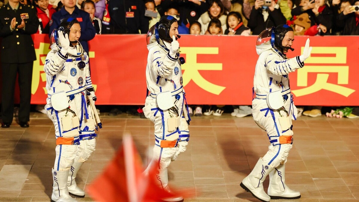 Китай уходит от конкуренции с Россией в космосе. Фото: WU HAO/EPA