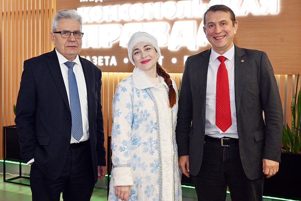    Ведущие программы "Время науки" на радиостанции "Комсомольская правда" академик РАН Александр Сергеев, радиоведущая Мария Баченина и член-корреспондент РАН, профессор РАН Андрей Наумов Михаил ФРОЛОВ