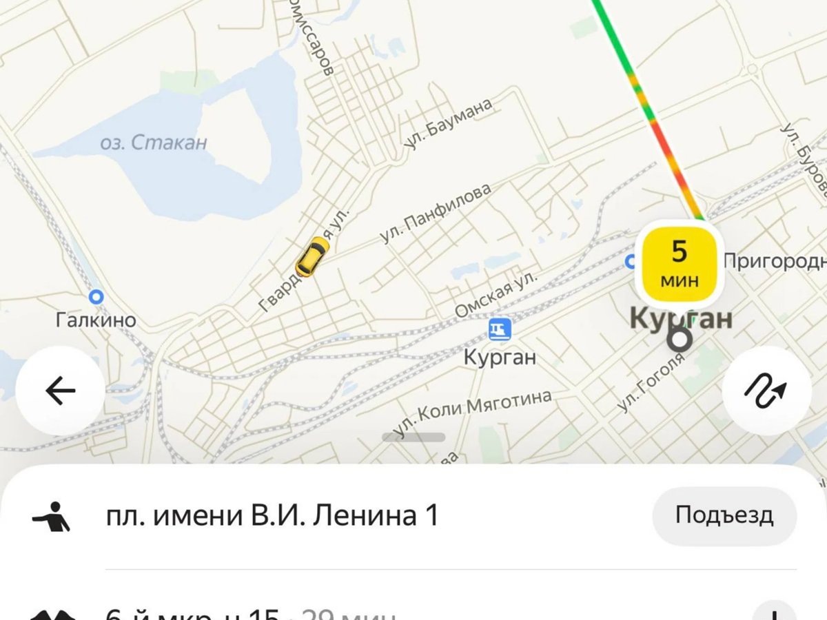    На дорогах образовались пробки в девять баллов