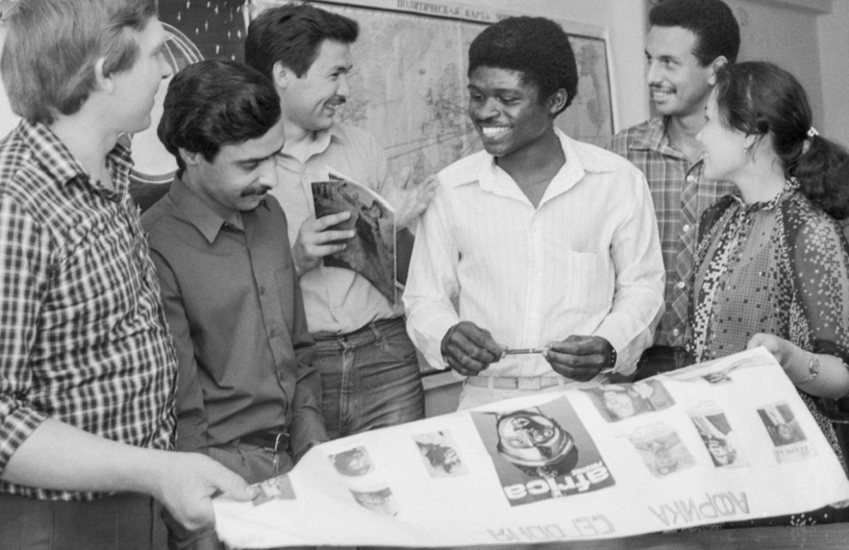    Многие иностранные студенты грызли гранит науки в советских вузах