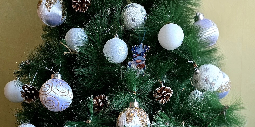 Счастливого Нового года! Мои ёлочки, и как я их украсила