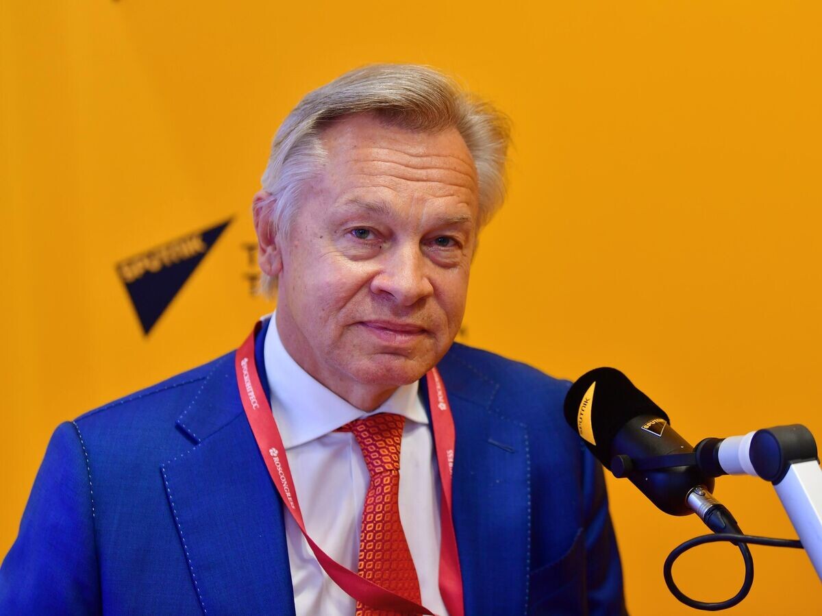    Председатель Временной комиссии Совета Федерации по информационной политике и взаимодействию со СМИ Алексей Пушков в студии радио Sputnik на Петербургском международном экономическом форуме - 2021 | © РИА Новости / Алексей Майшев