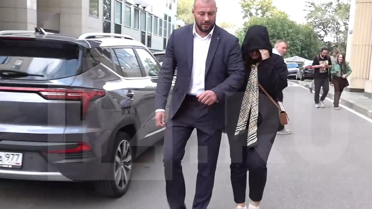 Долина пообещала вернуть Лурье деньги, а покупательница отказалась принимать их обратно