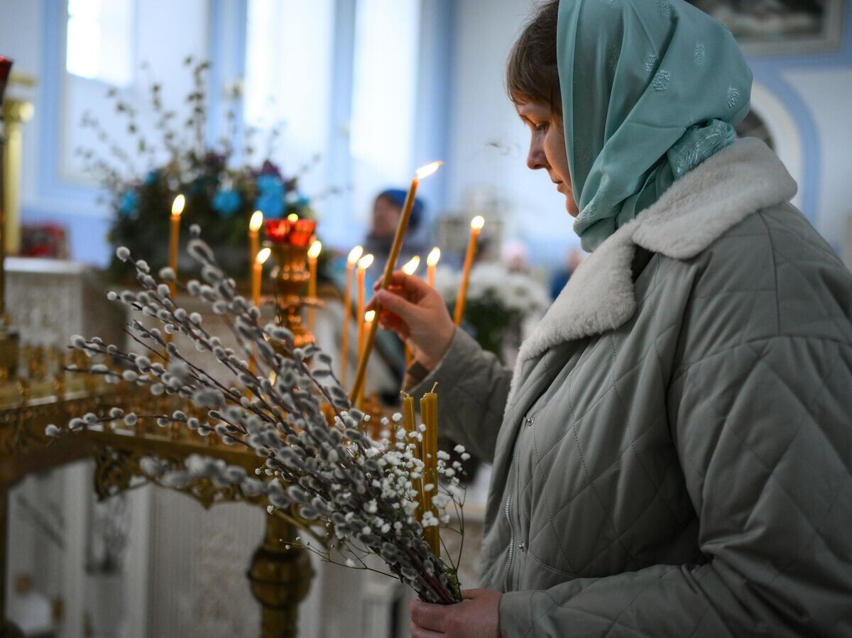    Празднование Вербного воскресенья в церкви Илии Пророка в селе Благодатное Курской области | © РИА Новости / Сергей Бобылев