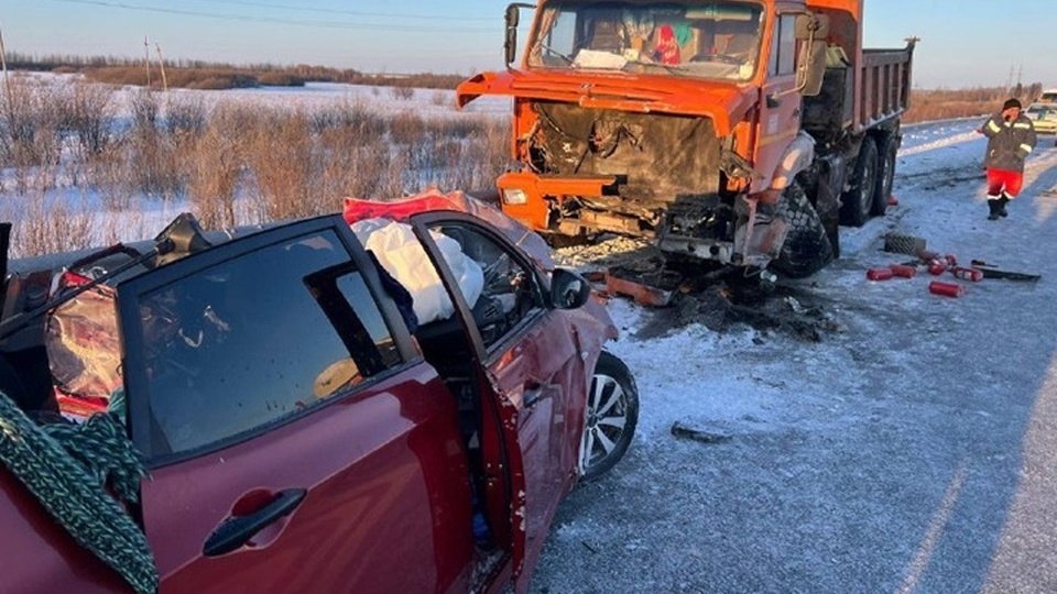 Мать с 3 детьми разбилась в страшном ДТП на трассе Тюмень - Ханты-Мансийск
