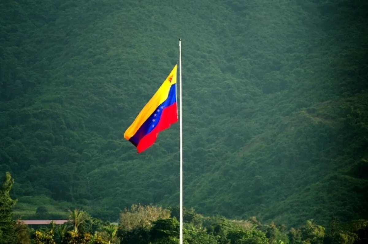    Bloomberg: Венесуэла закрывает нефтяные скважины из-за блокады США