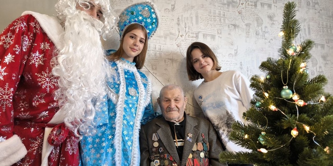 Единороссы Черняховска поздравили ветерана с Новым годом