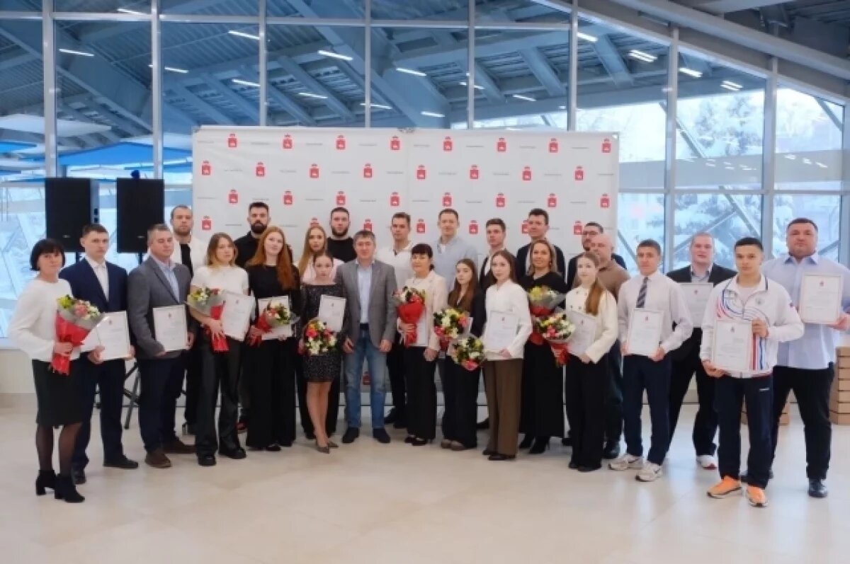    Губернатор Дмитрий Махонин на встрече со спортсменами подвёл итоги года