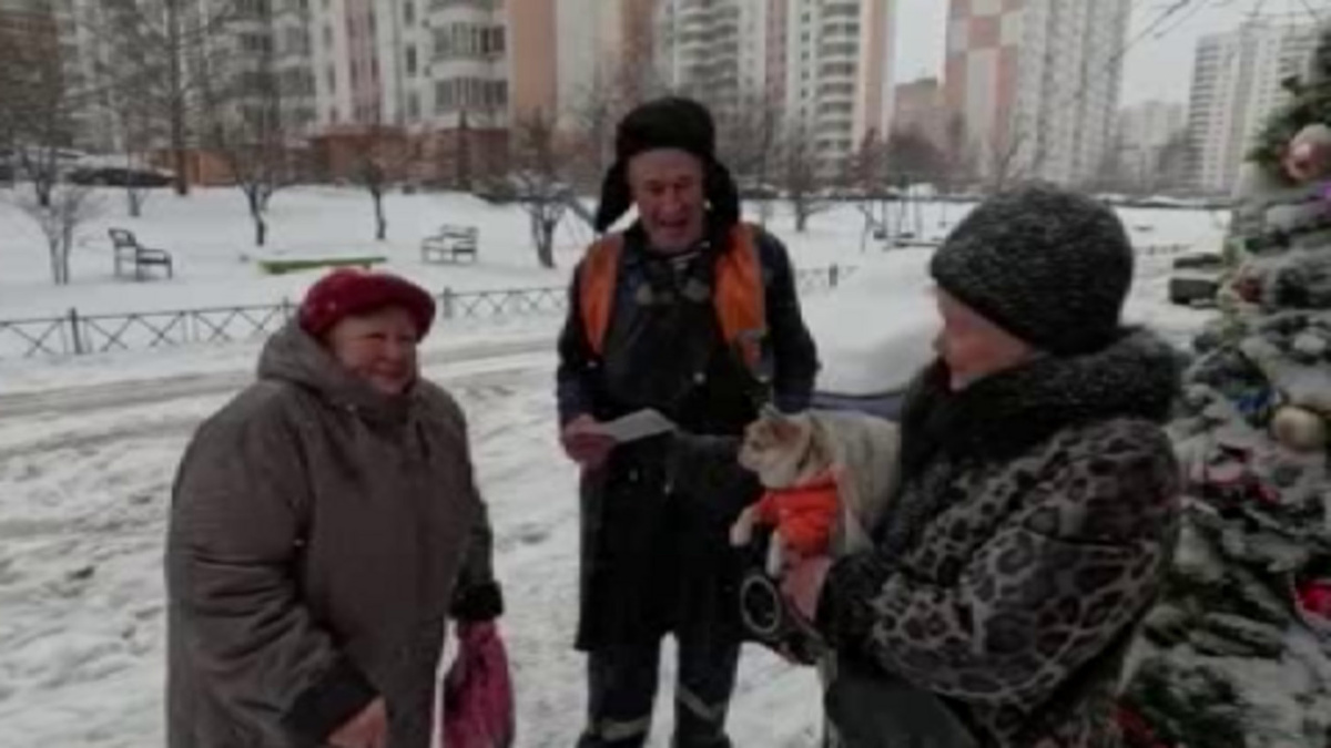    Курский дворник покоряет сердца своих соседей