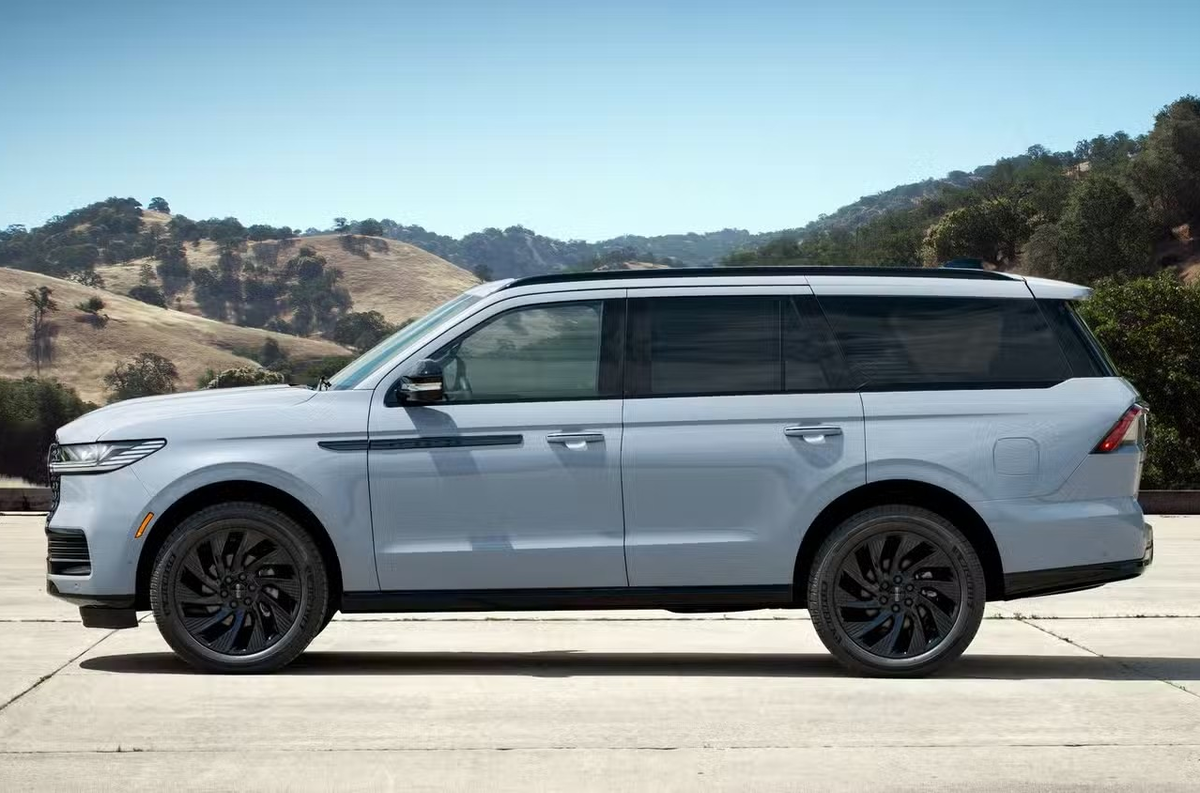 Последний в нашем перечне, но первый – по совокупным показателям комфорта. Lincoln Navigator 2026
