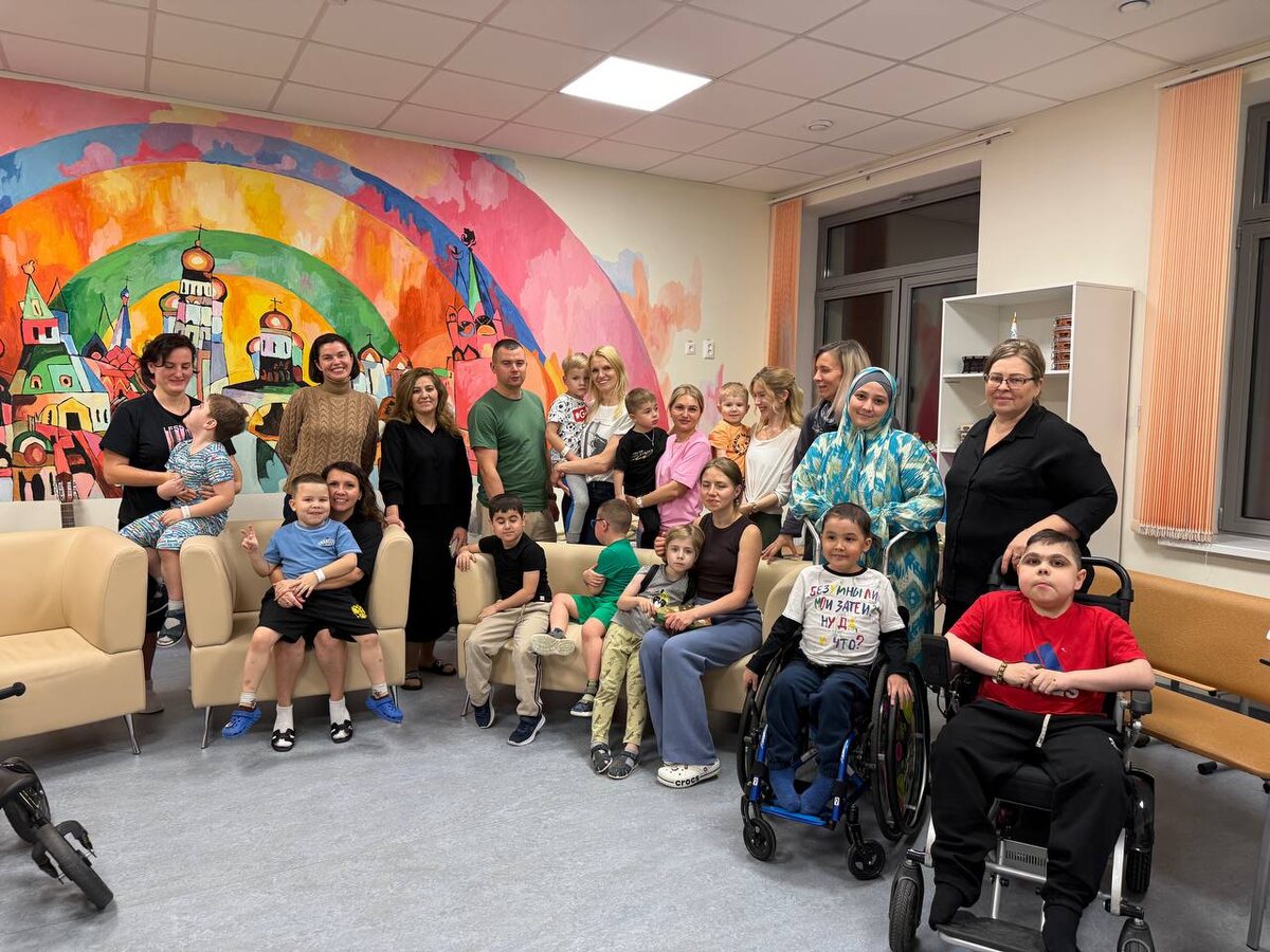 Семьи с миодистрофией Дюшенна в Федеральном детском реабилитационном центре «Кораблик». Источник: пресс-служба благотворительного фонда «Гордей».