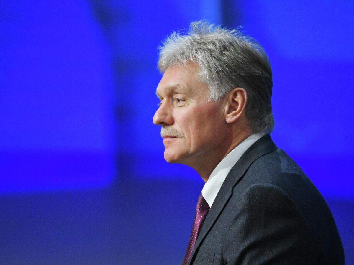    Пресс-секретарь президента РФ Дмитрий Песков во время специальной программы "Итоги года" с Владимиром Путиным в Москве | © РИА Новости / Сергей Гунеев