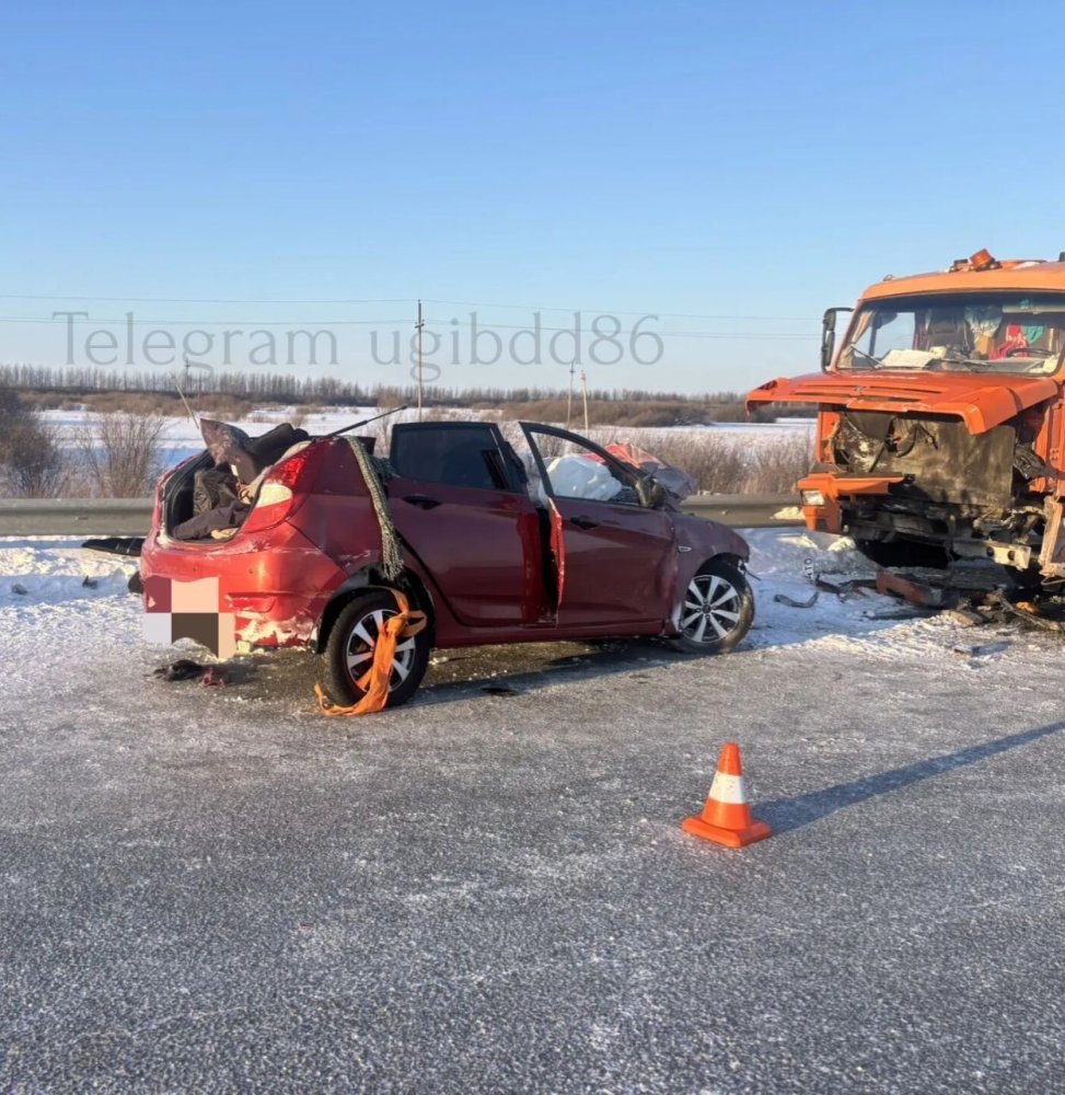    Под Нефтеюганском в ДТП пострадали трое детей, один из них погиб