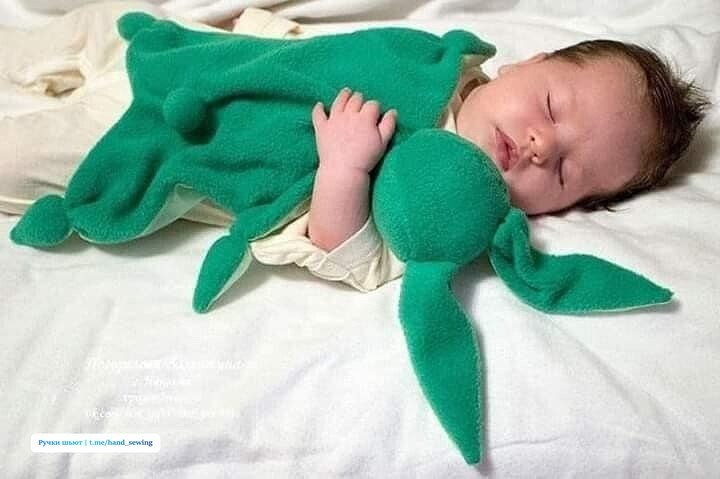 Шьют их  из фланельки, махры и прочих мягких и приятных к телу тканей. 