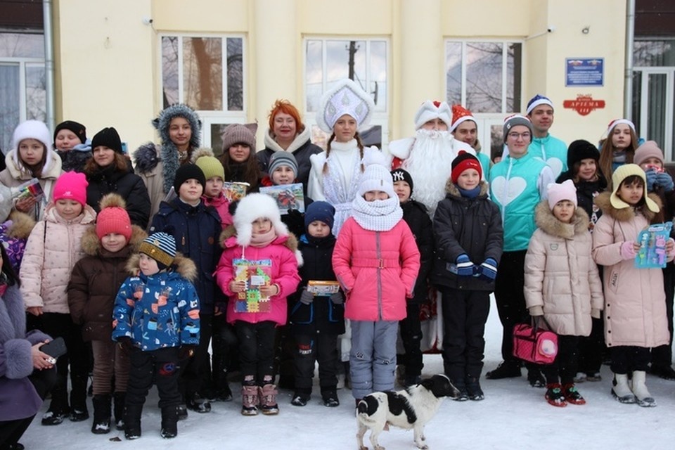    «Автобус Деда Мороза» прокатился по Луганску Валерия РАЗИНА