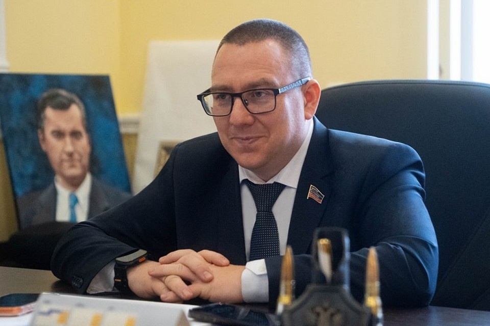    Мечта стать машинистом шестилетнего Матвея из ДНР сбылась благодаря «Елке желаний». Фото: Народный Совет ДНР