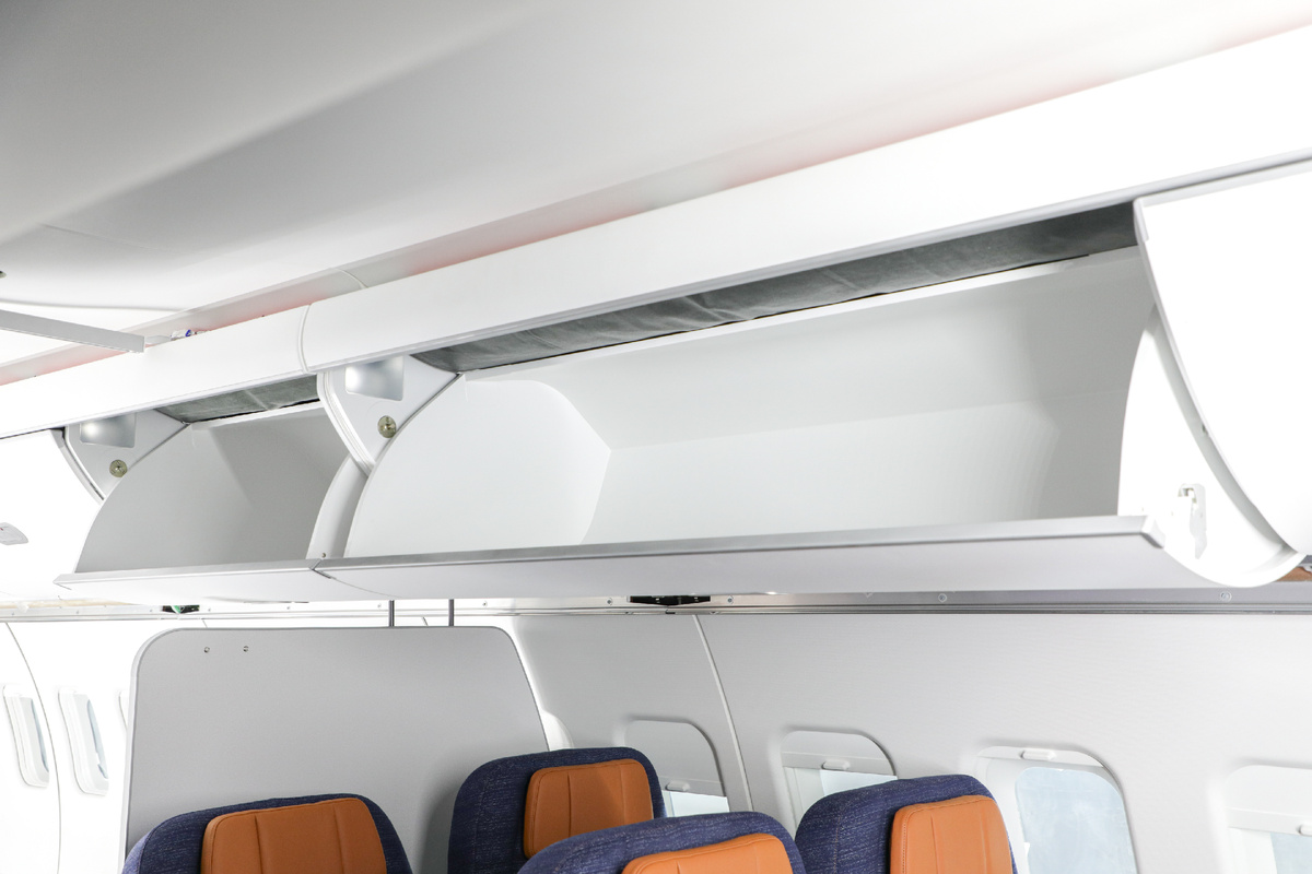 Импортозамещенная полка в ходе примерки в самолете МС-21
