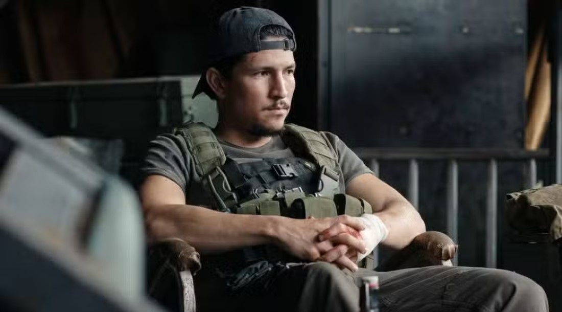     Кадр из 2 сезона сериала «Одни из нас» (2025)