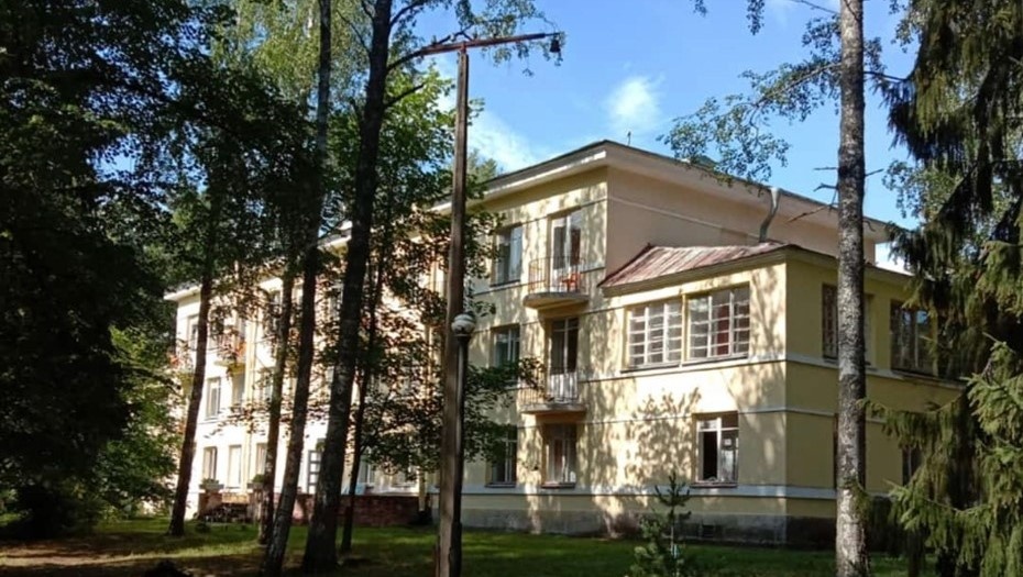 Автор фото: vk.com / dompisateleykomarovo. Дом творчества писателей в Комарово в 2022 году