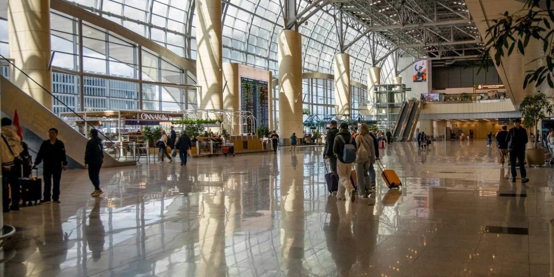 Аэропорт "Домодедово" в Москве выставляют на продажу