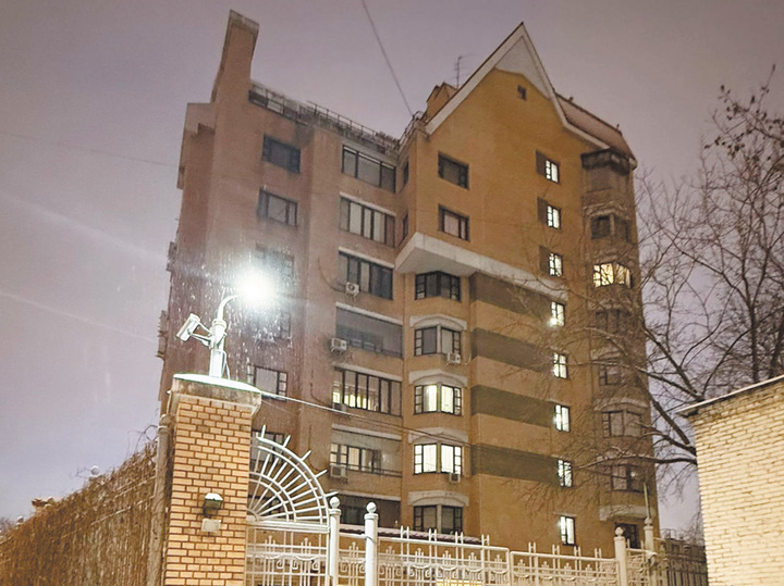 Дом, в котором находится квартира, за давностью лет потерял свой статус элитного и престижного/МК/Дмитрий Ильинский
