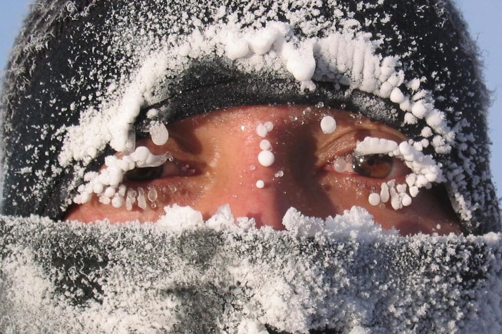     Залипательное видео: два якута превращают УАЗ в экстрим-вездеход для –50°C