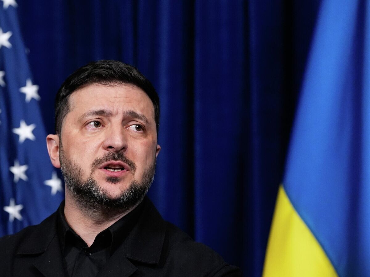    Владимир Зеленский во время встречи с Дональдом Трампом в Мар-а-Лаго во Флориде | © AP Photo / Alex Brandon