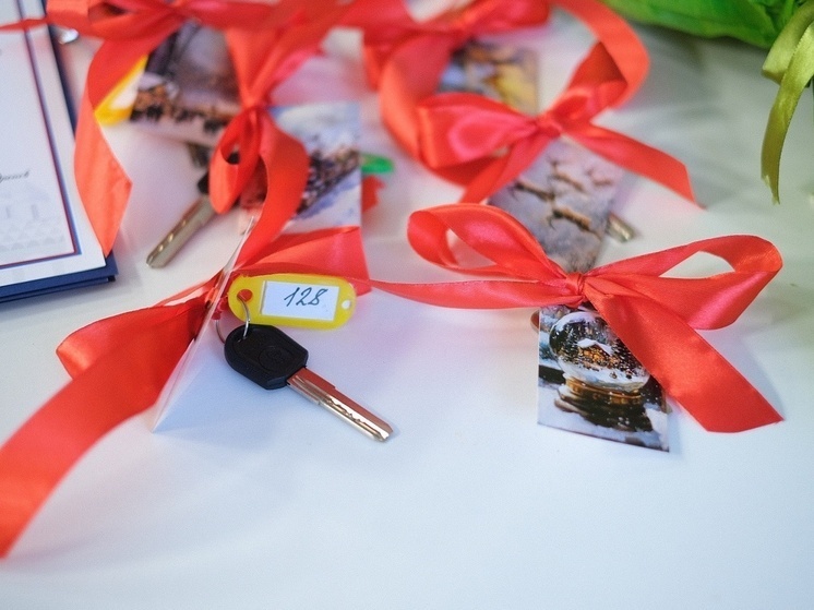     Дронов встретился с медработниками в здании Новгородской станции скорой медицинской помощи. Фото: пресс-служба правительства Новгородской области