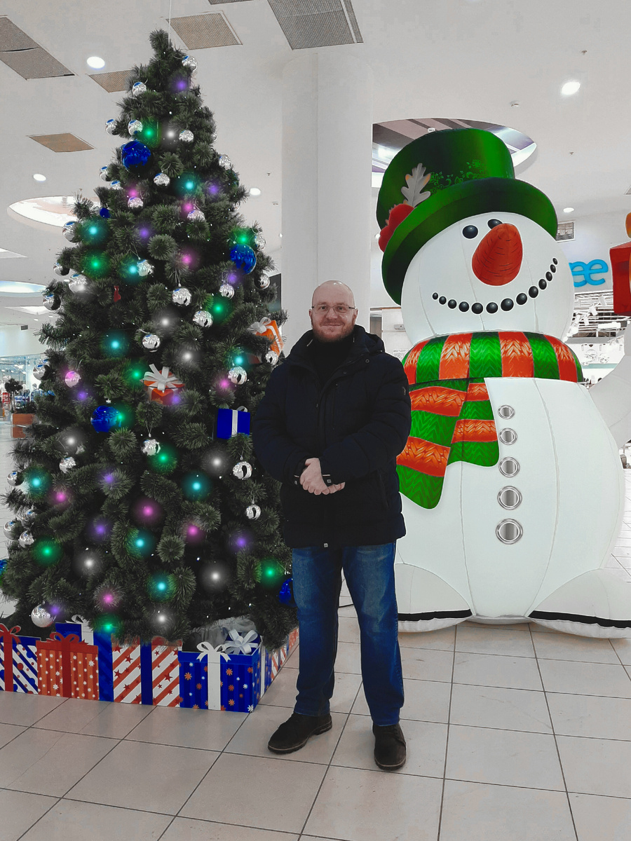 Ромчик в Новогоднем Ашане.