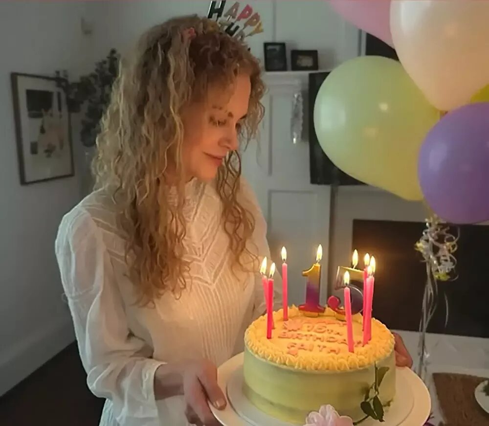 Николь Кидман с кудрями📷
