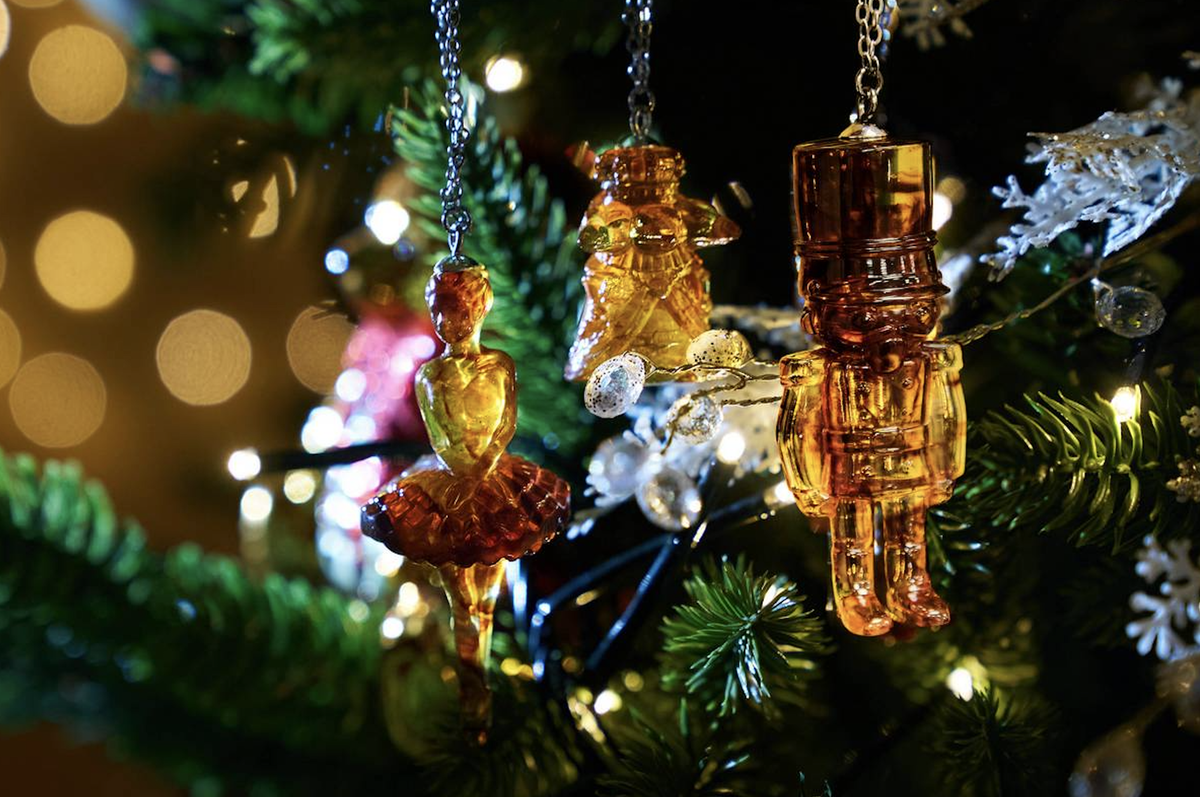    Игрушки из янтаря