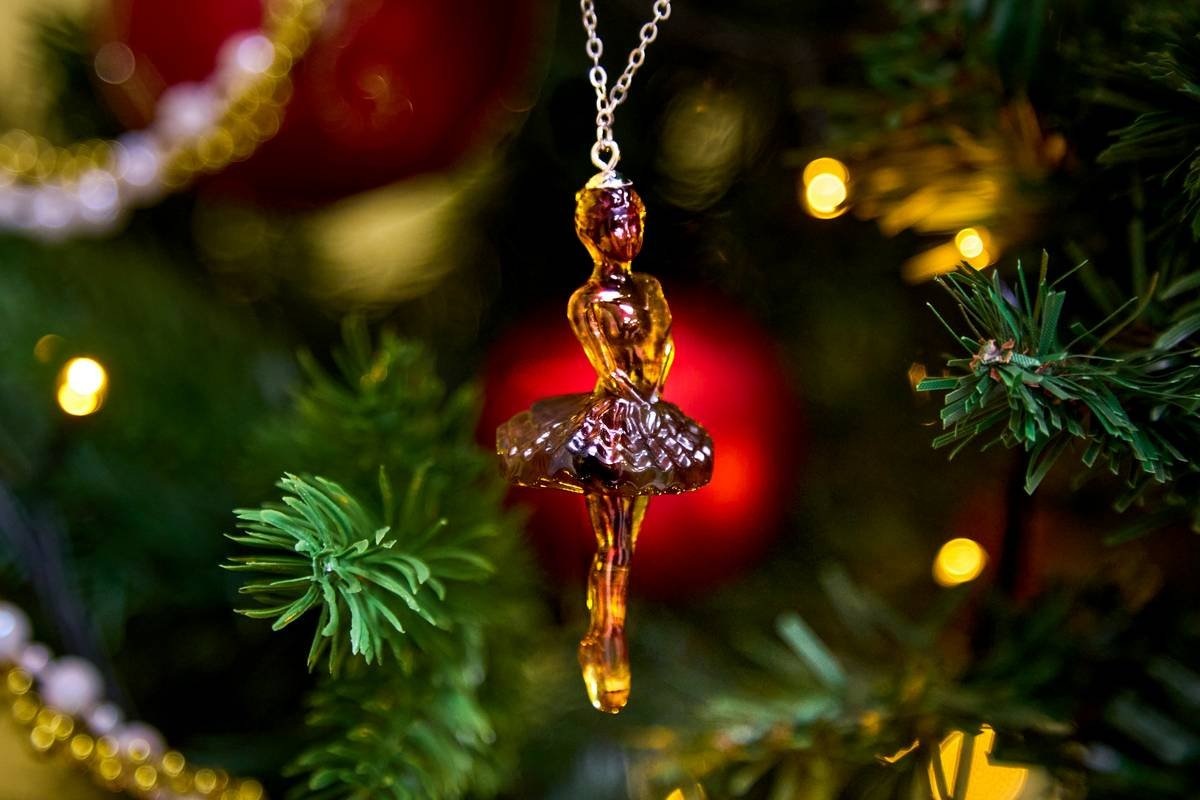    Игрушки из янтаря