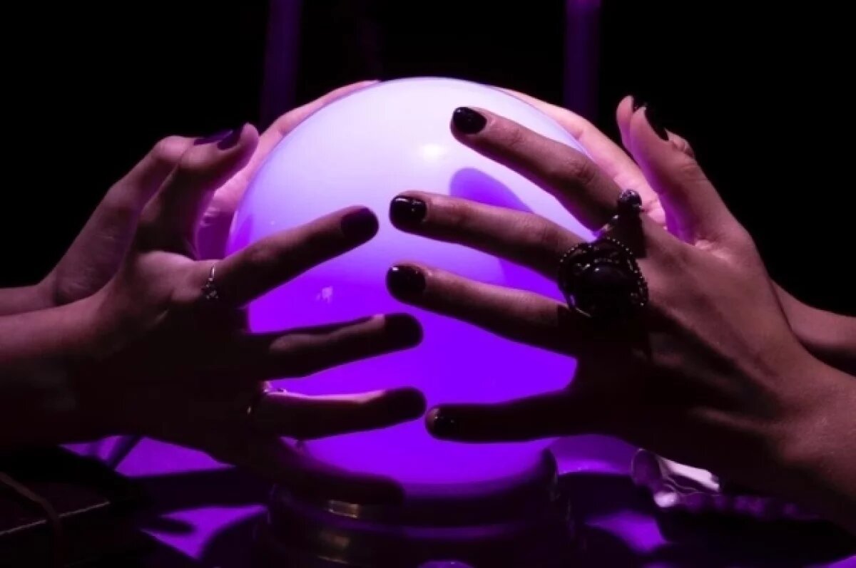    Петербургские экстрасенсы заработали 3,5 миллиона на бедах россиян