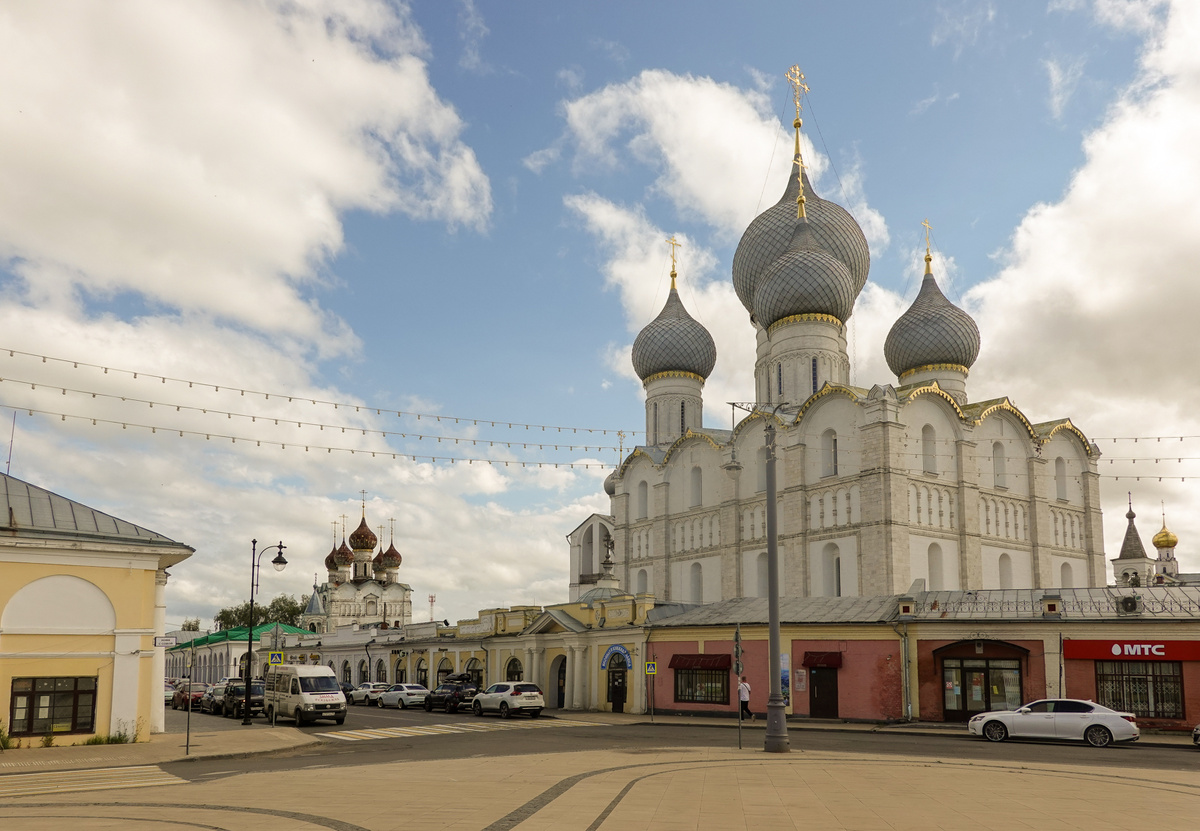 Соборная площадь и Успенский собор.
