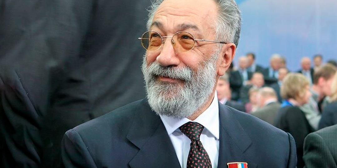 Только 4 человека в истории нашей страны имеют звание Героя СССР и РФ: что они сделали?