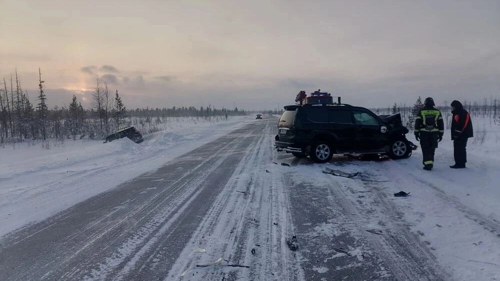    В ДТП на трассе Сургут — Салехард 30 декабря пострадали четыре человека. Фото: ЕДДС Ноябрьска