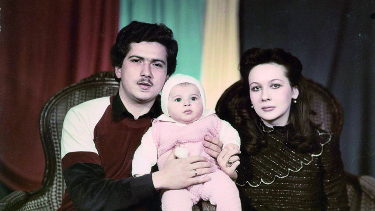 Маленькая Наиля с мамой и папой 