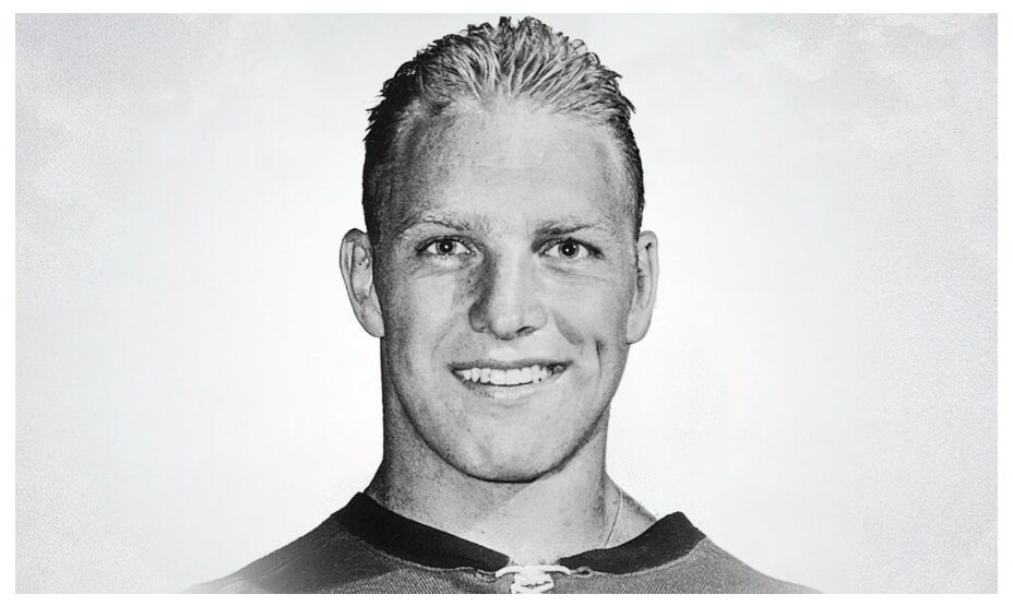    Бобби Халл (на снимке) дважды выигрывал Кубок Стэнли, а его сын Бретт брал заветную чашу трижды. Фото: Соцсети NHL Alumni