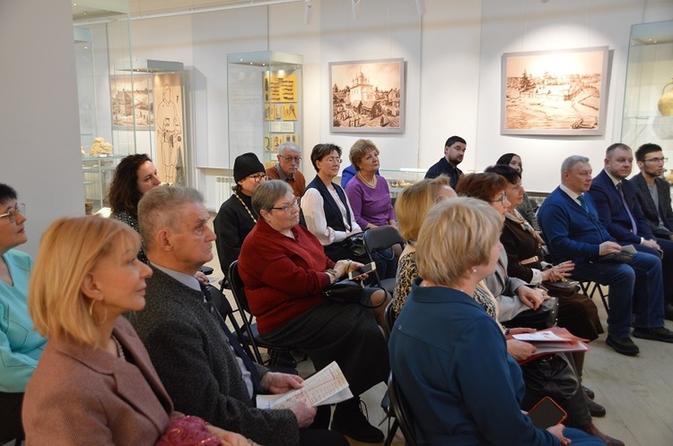    На торжественную церемонию пришли краеведы, историки, общественные деятели.Фото: пресс-служба администрации города