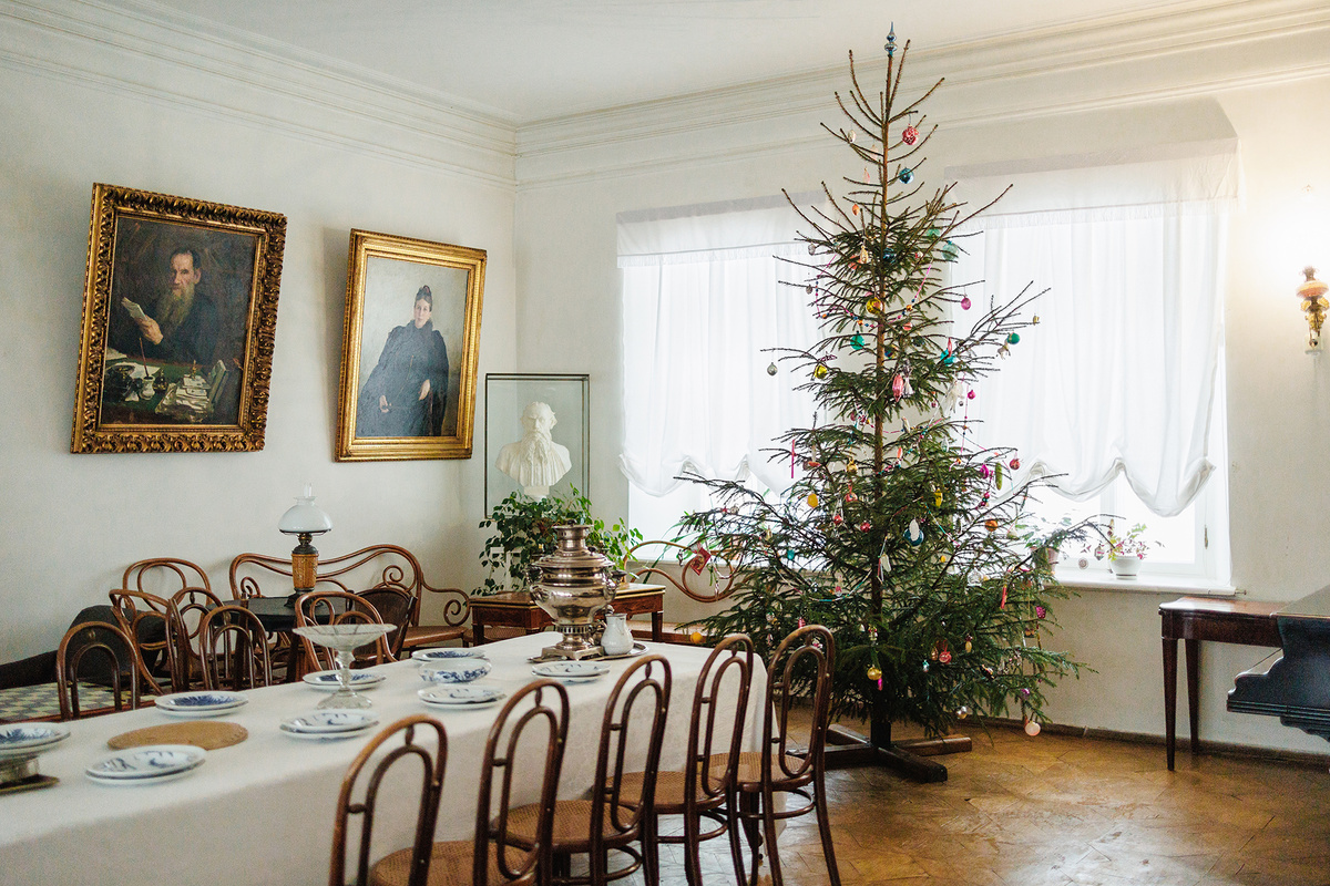 Елка в доме Толстого, 2025 год / Музей-усадьба «Ясная Поляна»