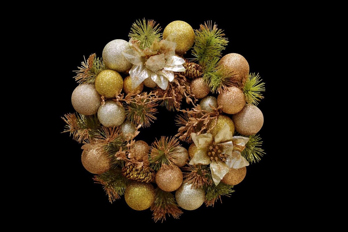 Shutterstock📷Букет из веток и украшений