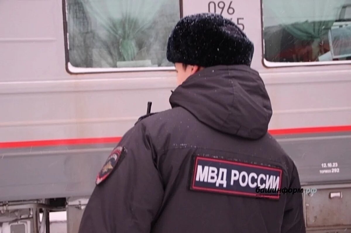    В Башкирии полиция вернула домой двух девочек, сбежавших к молодым людям